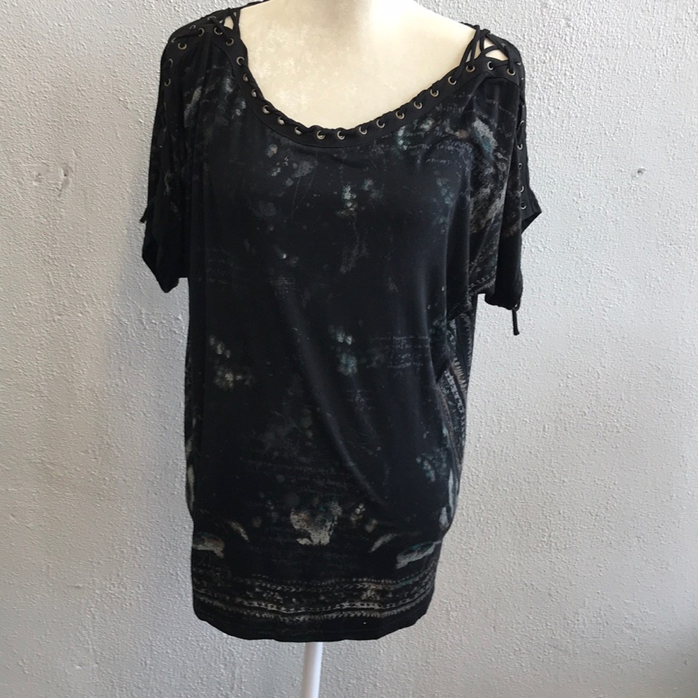 Miss Me Laced up shoulder top